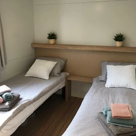 Mighty Mobile Homes - Luxury Camping Experience Holiday home *